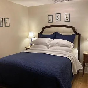 Apartment Pineapple House, Cozy Garden Apartment, Center! Marble-tiled Bathroom! Free Parking!, Denver